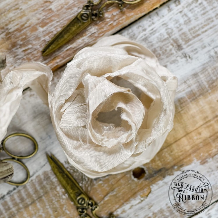 old-fashion-ribbons-ecru