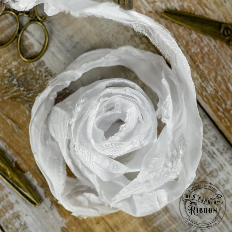 old-fashion-ribbons-biała