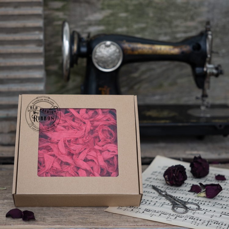 Ribbon-set-of-ribbons-in-a-box--RASPBERRY.jpg