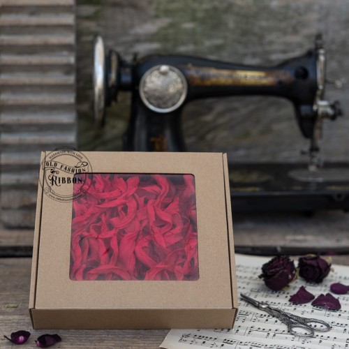 Ribbon-set-of-ribbons-in-a-box-CHRISTMAS-BURGUNDY.jpg
