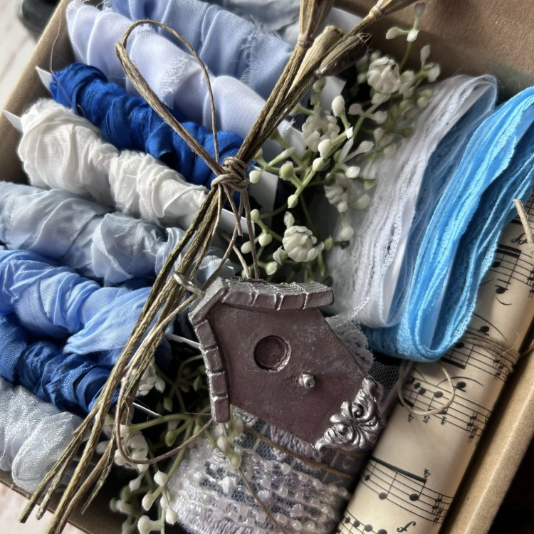 pudełko z gnieciuszkami - niebieskości