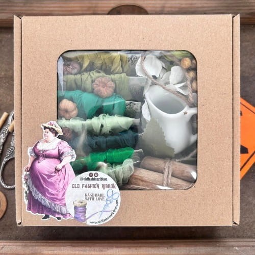 Vintage GREEN Crinkle Ribbon Box