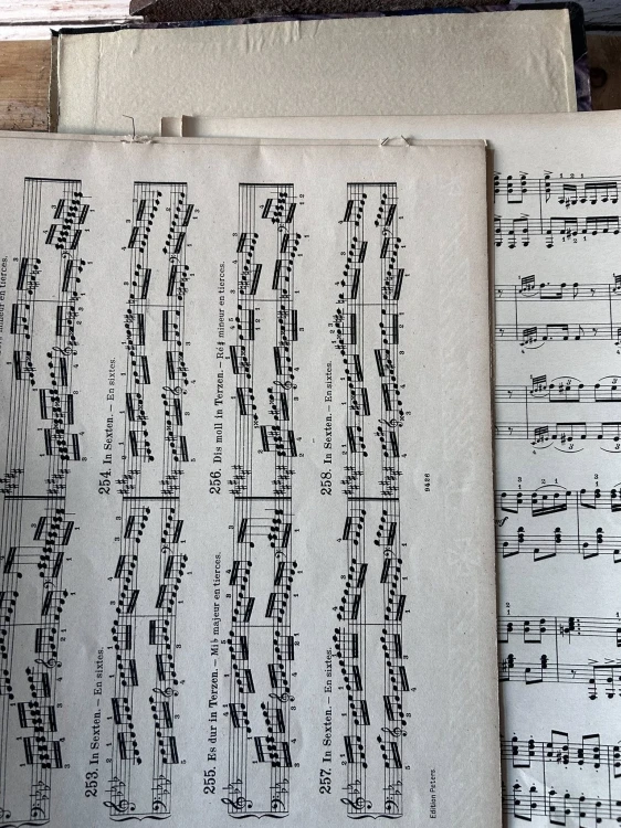 Zestaw starych nut - 25 kartek