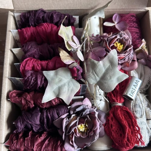 pudełko z gnieciuszkami - VINTAGE bordo