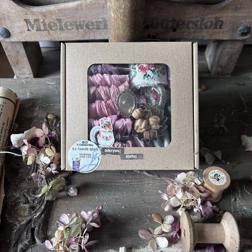 Vintage  PINK Crinkle Ribbon Box