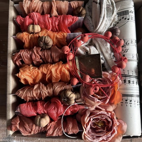 pudełko z gnieciuszkami - VINTAGE orange