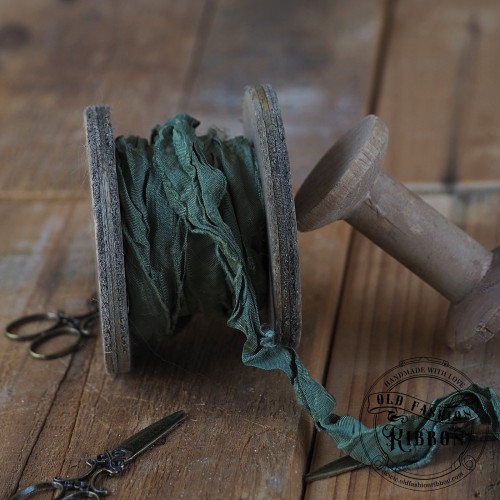 Old Fashion – vintage-style ribbons OLIVE