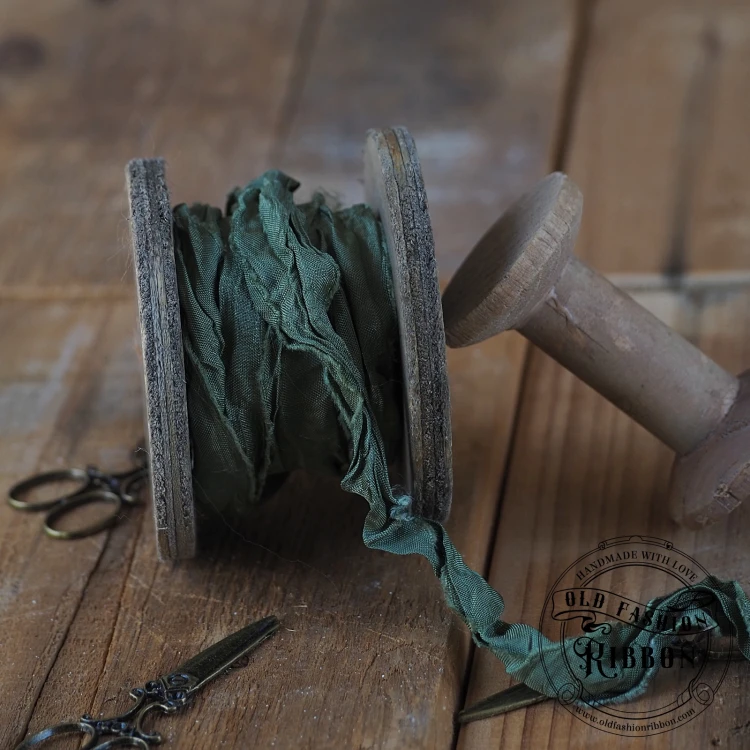 Old Fashion – vintage-style ribbons OLIVE
