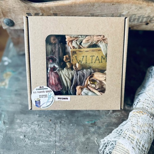 pudełko vintage z gnieciuszkami
