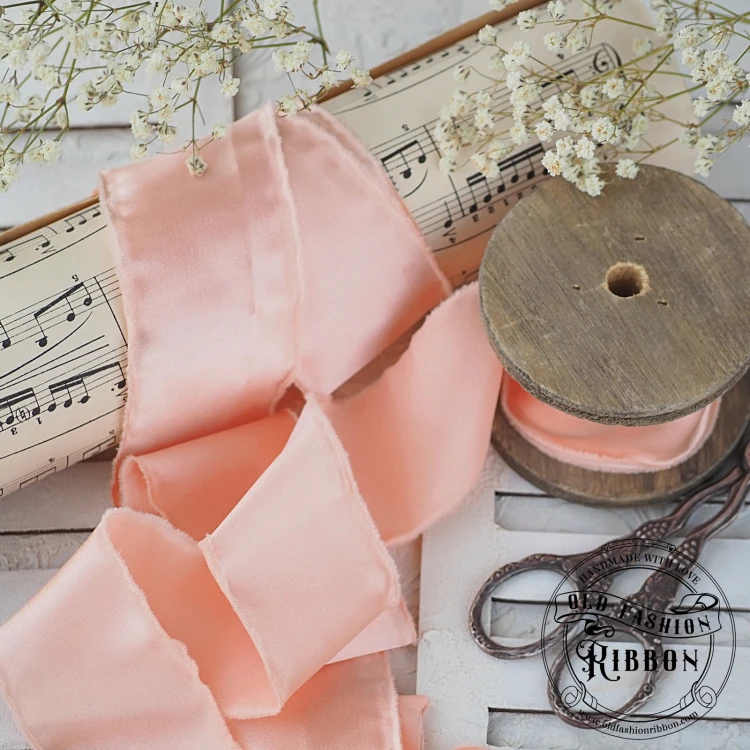 Atłasowa wstążka Brzoskwiniowy Puder 4 cm Old Fashion Ribbon vintage